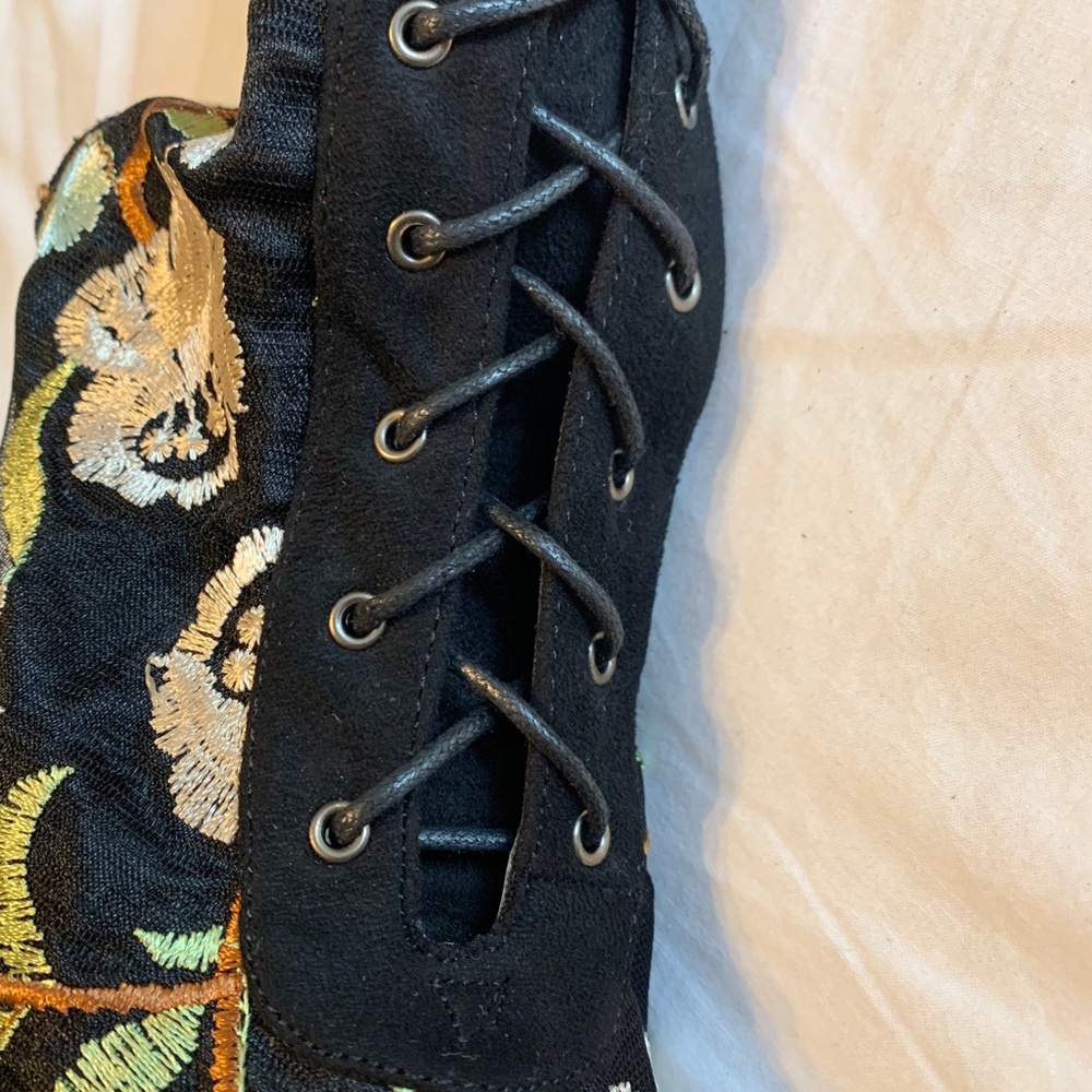 Flower Bootie - Picture 4 of 7